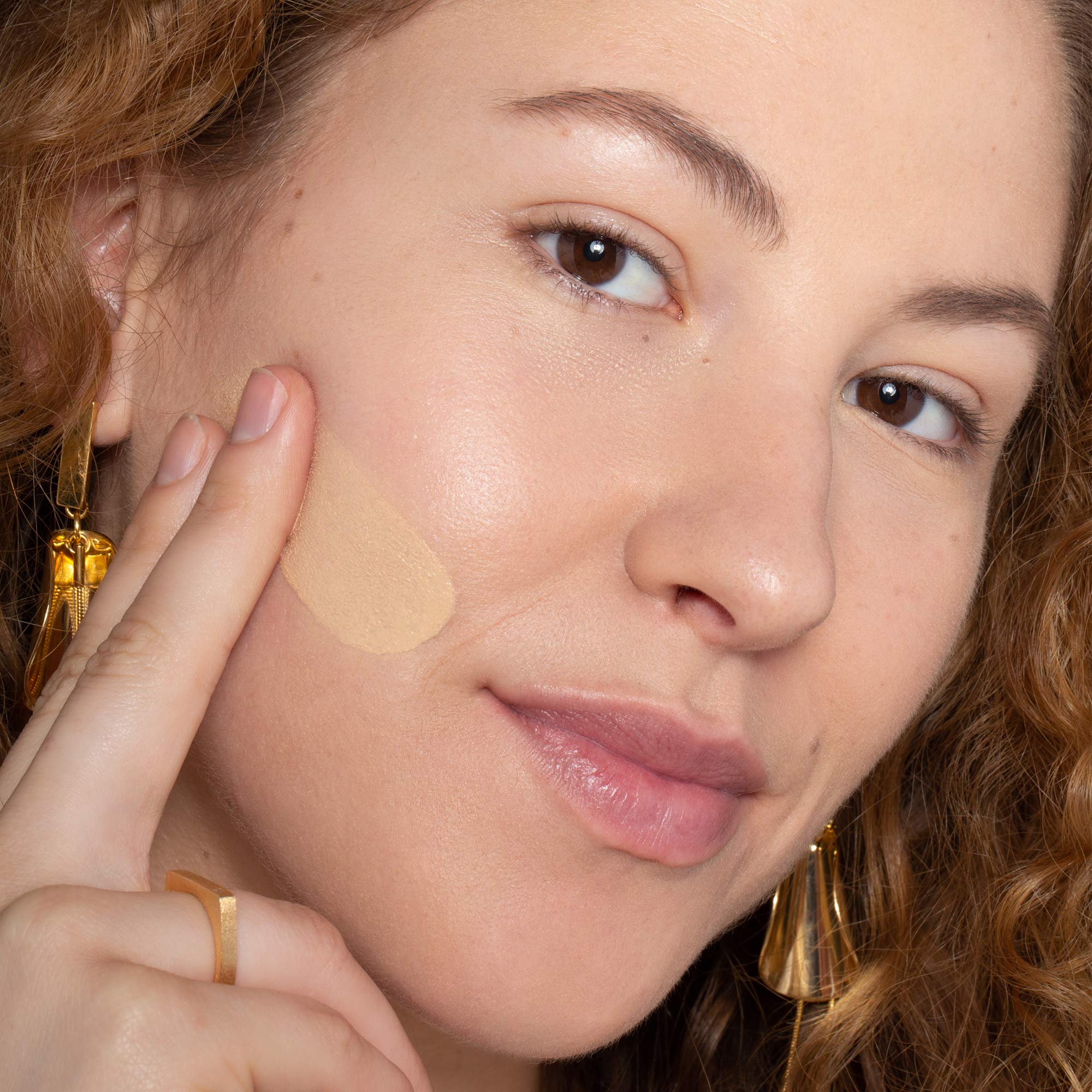 ILIA texture close-up reveals creamy swatch for buildable coverage.