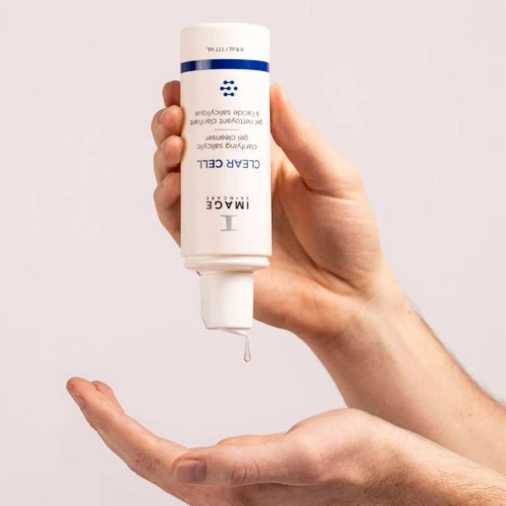 Bottle label features mint, eucalyptus, and tea tree oils for a refreshing cleanse.