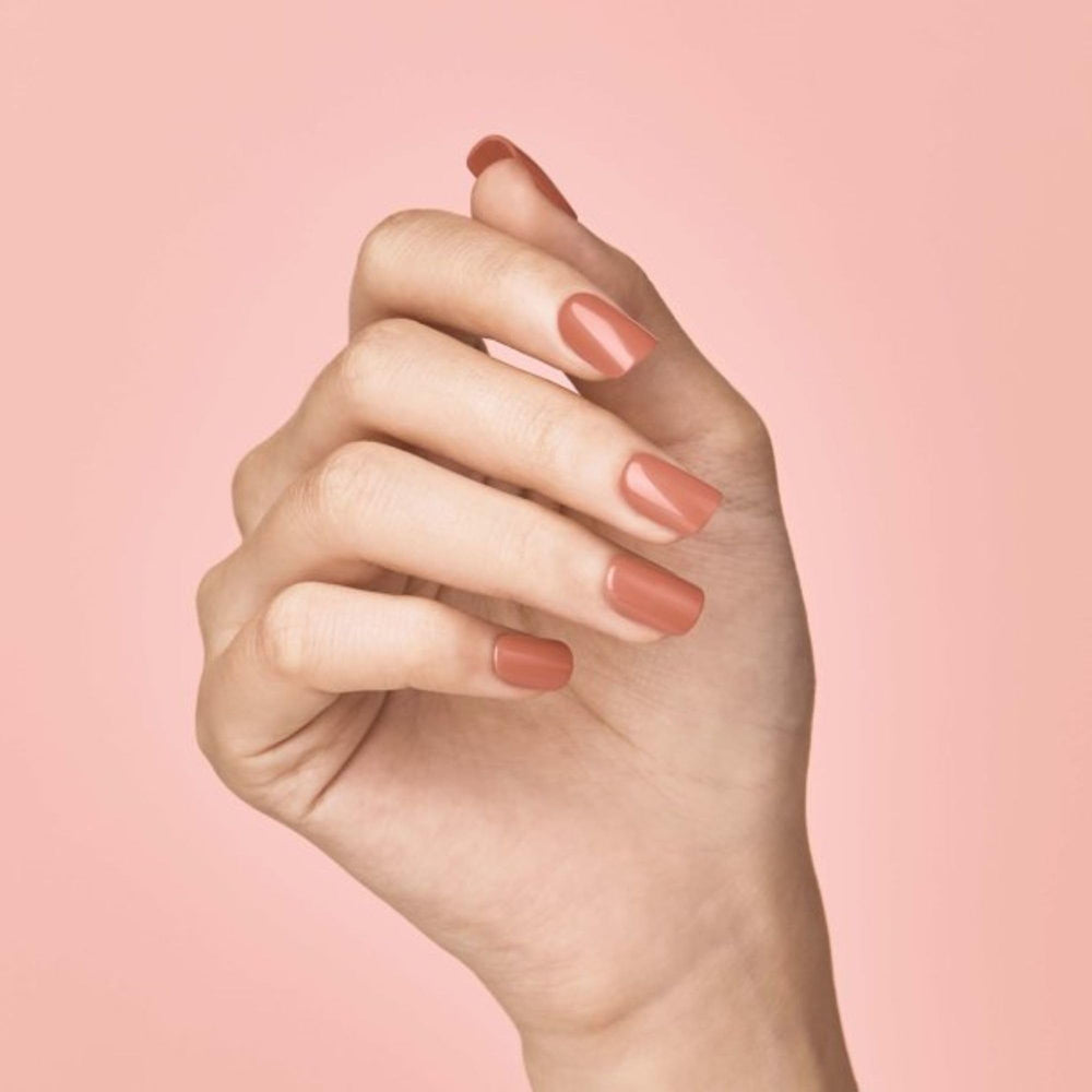 Palito de manicura para ajustes precisos.