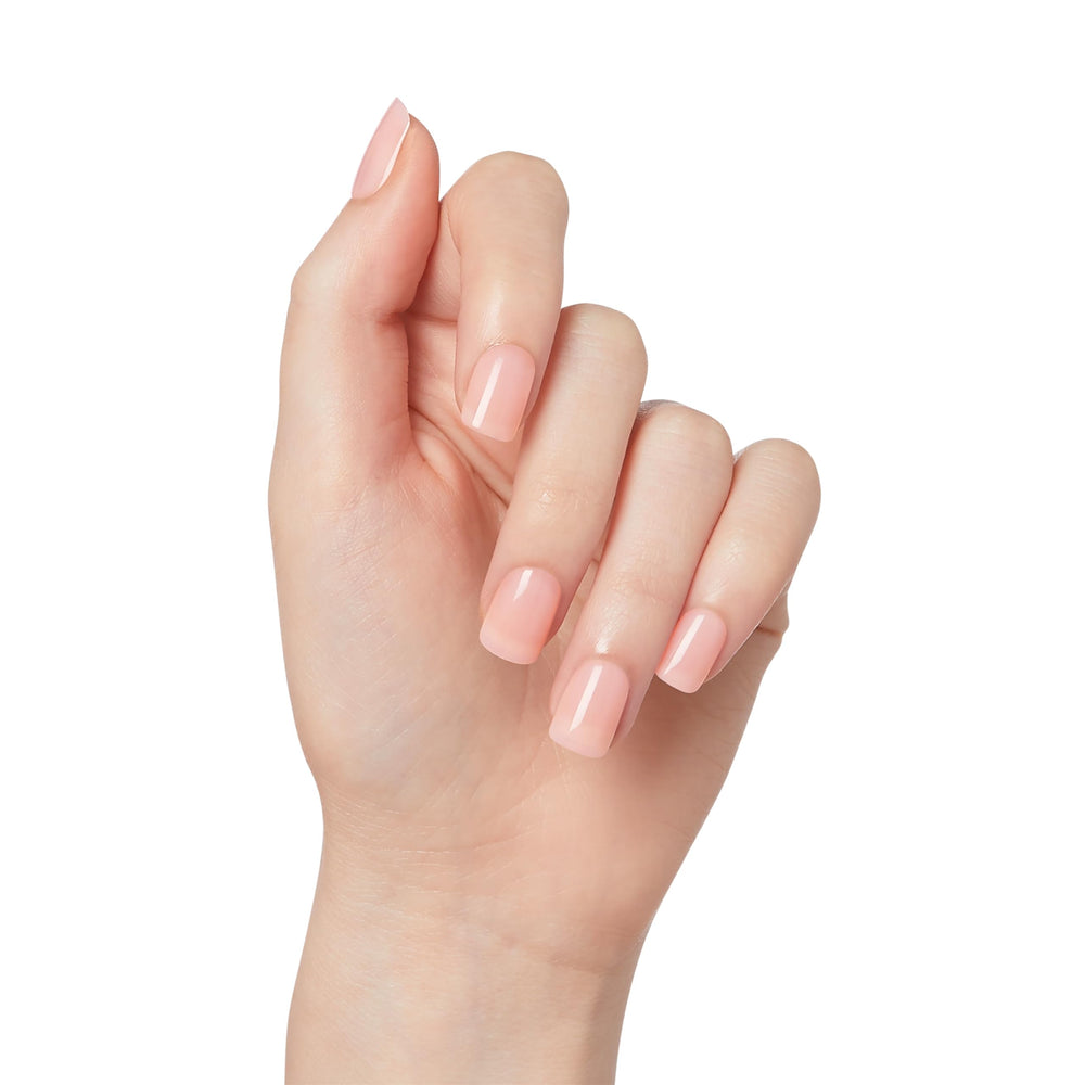 Acabado elegante que imita uñas naturales sin esmalte visible