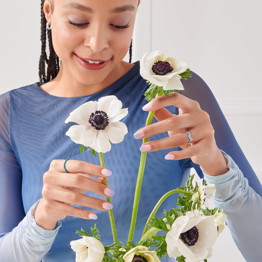 imPRESS Chip-proof and smudge-proof finish keeps nails looking fresh