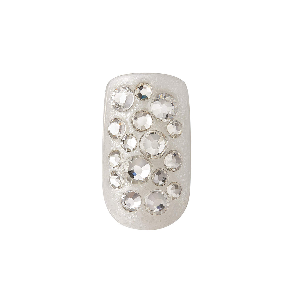imPRESS Couture Haute packaging shows a sleek kit with 30 nails per pack.
