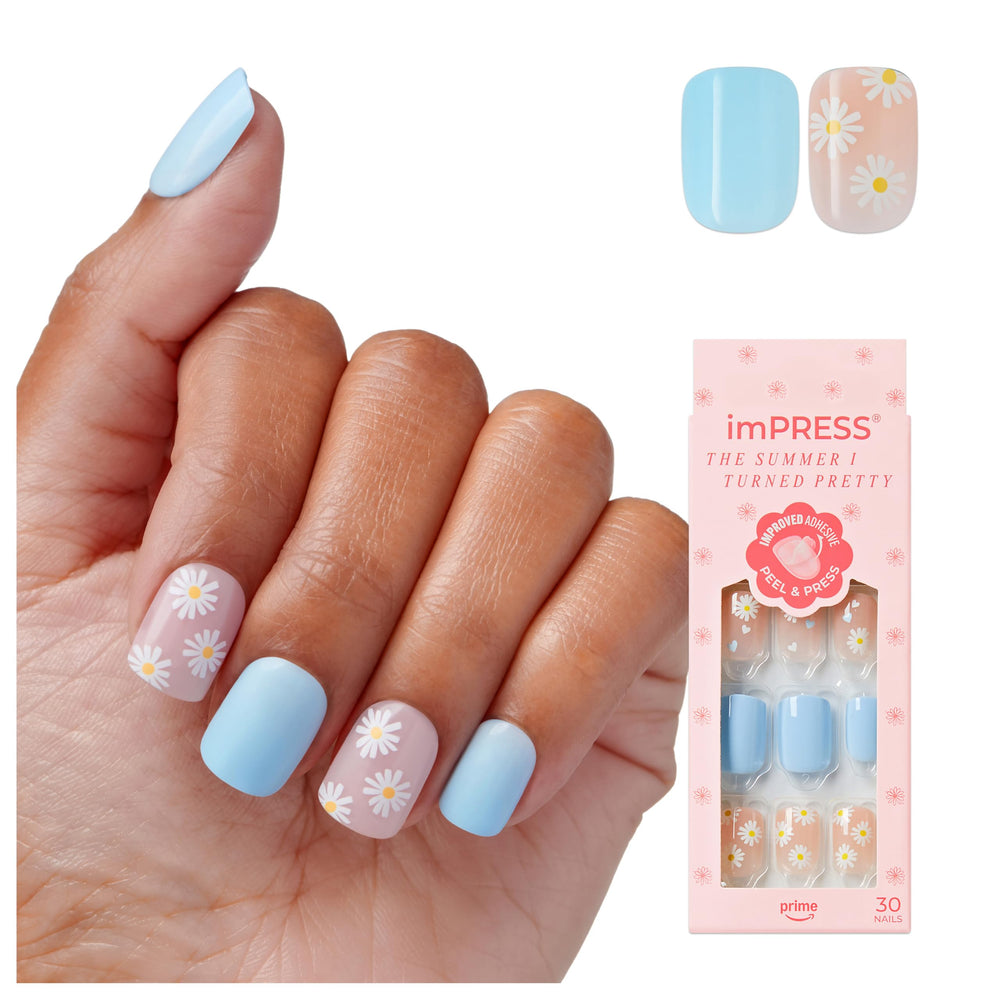 imPRESS Kiss daisy floral nails in blue and white for a breezy summer look.