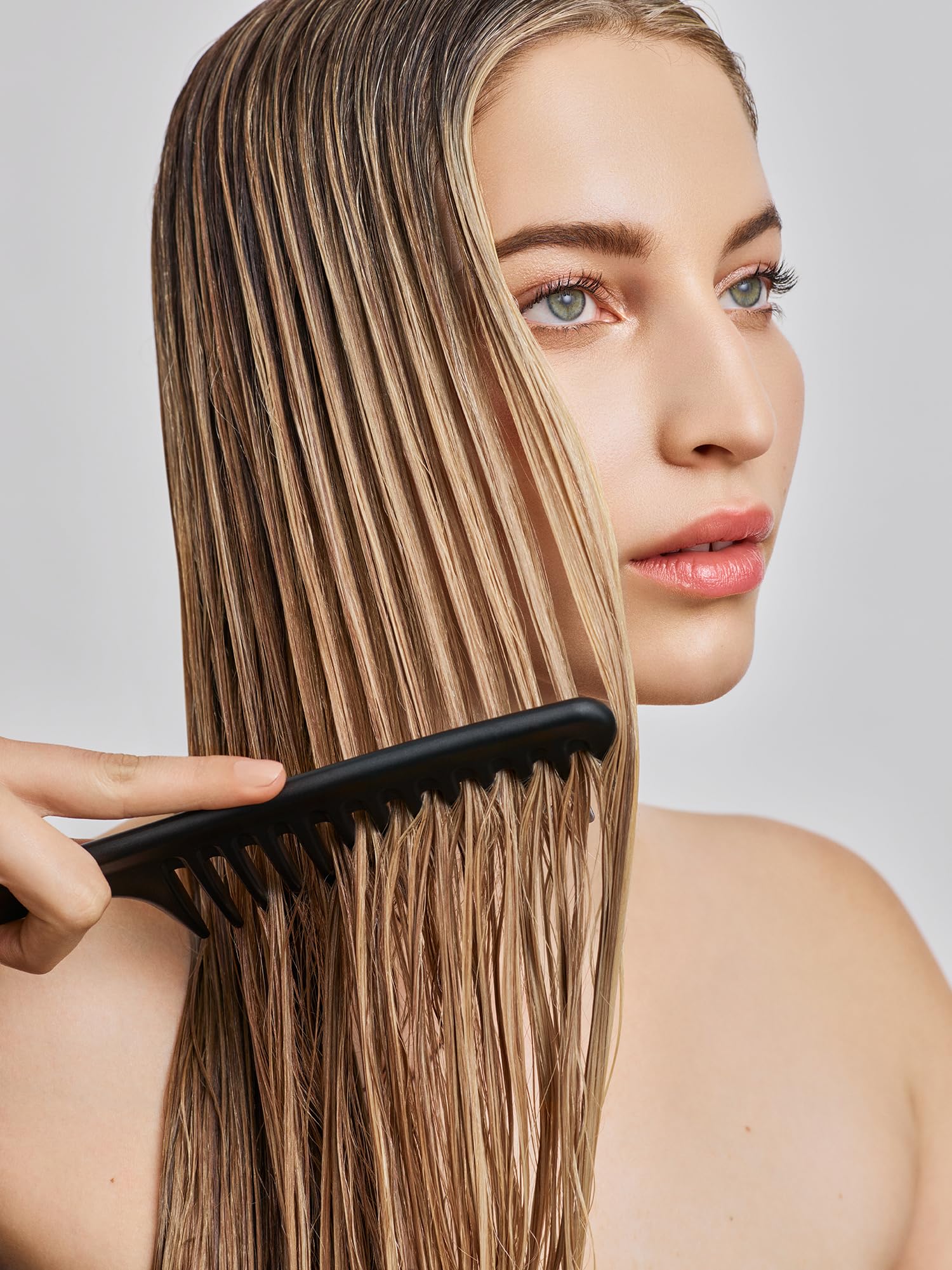 IN COMMON Magic Myst refresh on dry hair for renewed manageability
