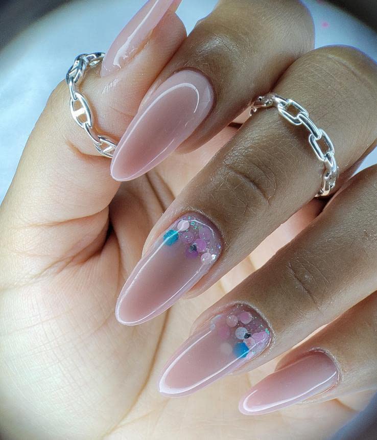 IN.HYPE gel con base elástica, mejora adherencia, ideal para uñas finas.