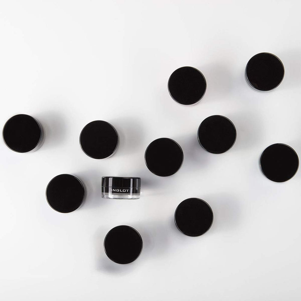 Envase compacto del delineador gel Inglot AMC para llevar contigo.