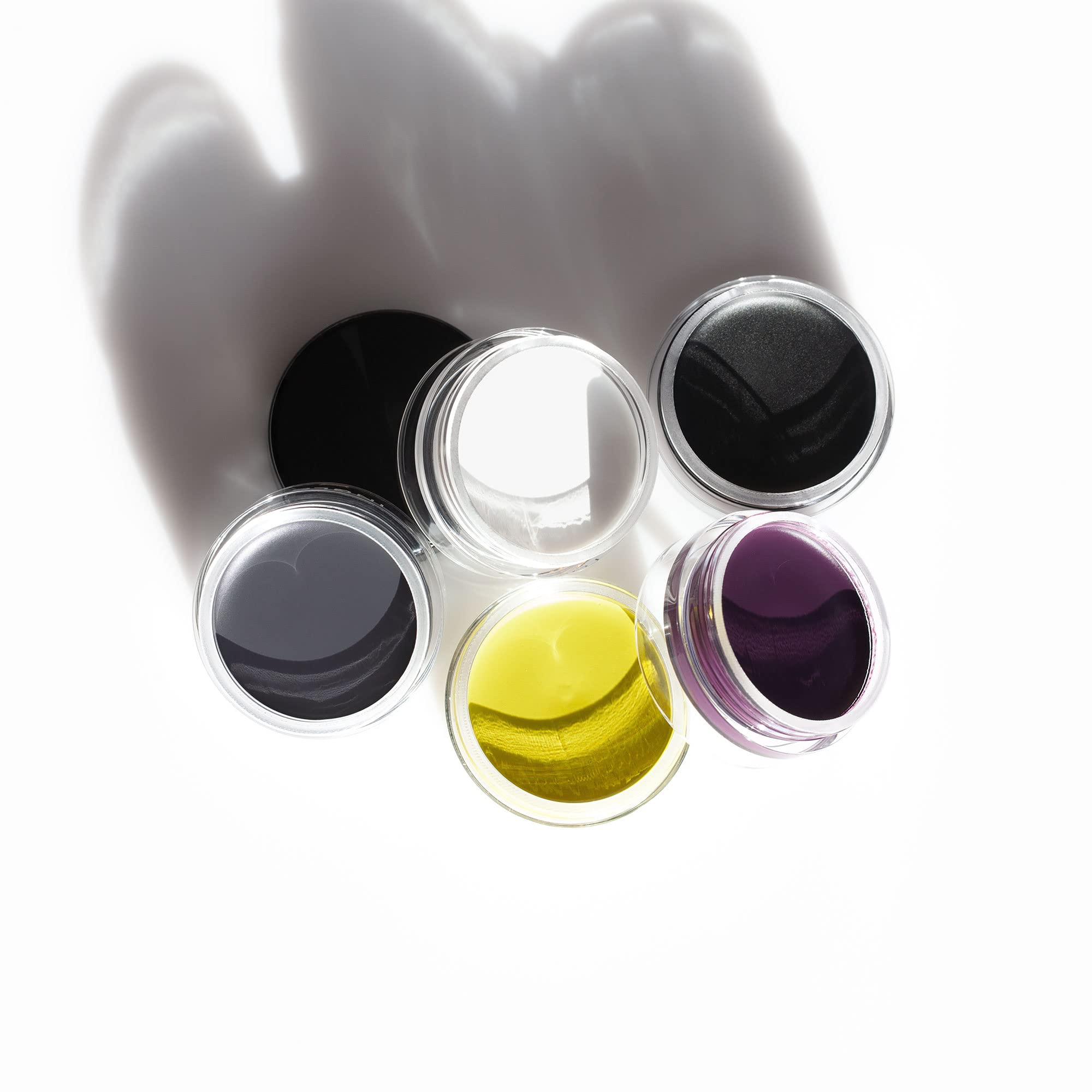 Fórmula vegana del delineador gel Inglot AMC para opciones libres de crueldad.