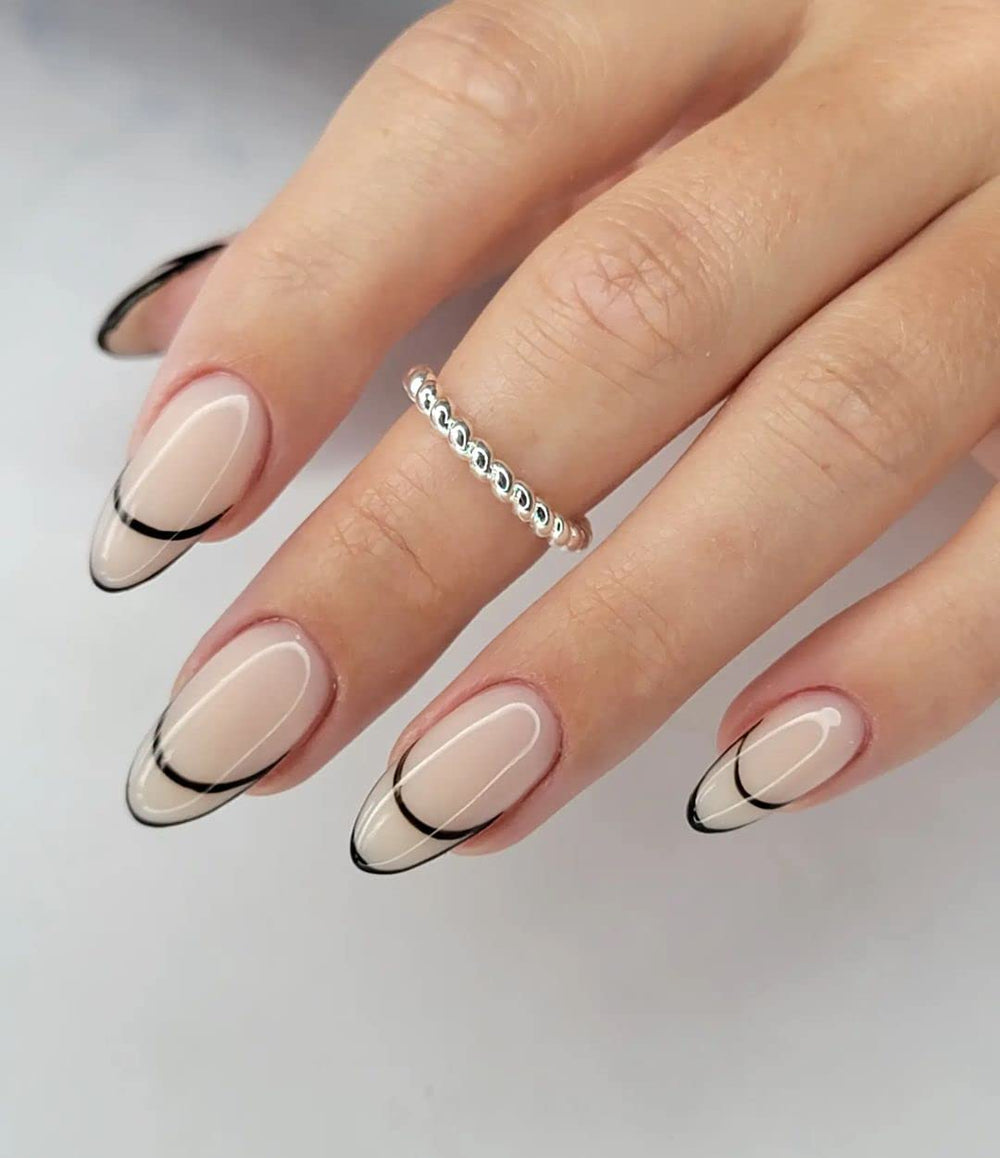 IN.HYPE elastic rubber base adhesive for optimal nail adhesion.
