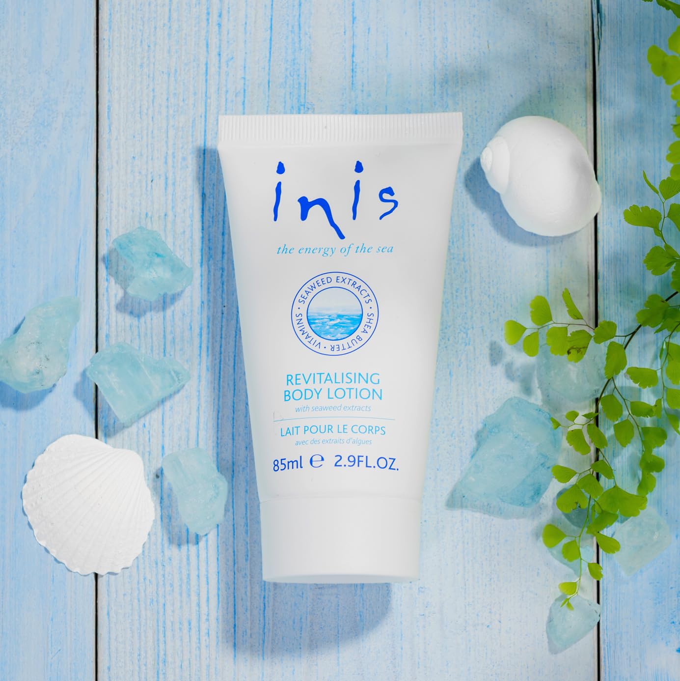 Inis en las manos, sensación fresca y revitalizante.