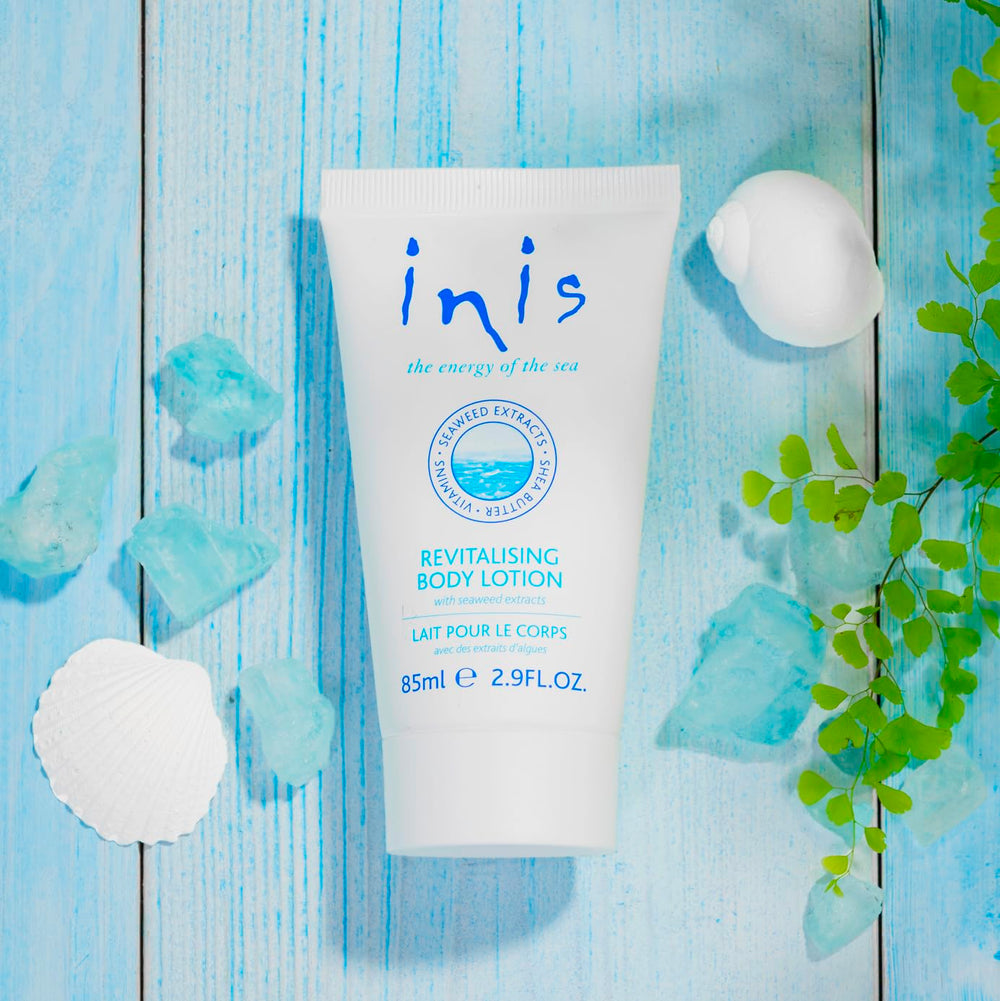 Inis en las manos, sensación fresca y revitalizante.