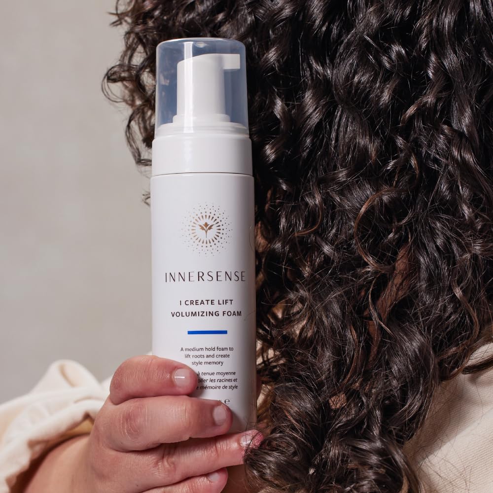 INNERSENSE definición suave de rizos con volumen ligero.