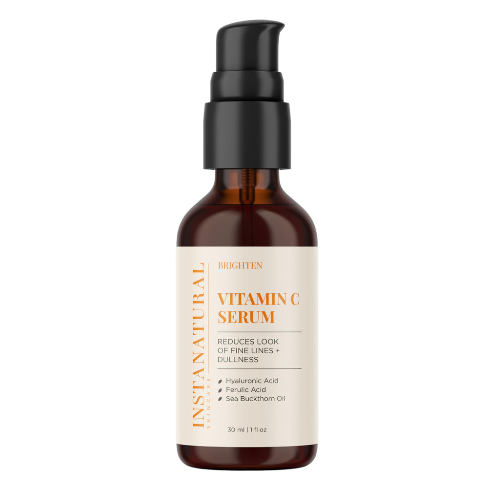 Suero InstaNatural Vitamina C con envase bomba para aplicación precisa.