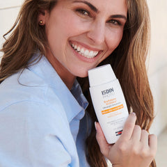 Close-up of ultralight emulsion texture from ISDIN Actinica