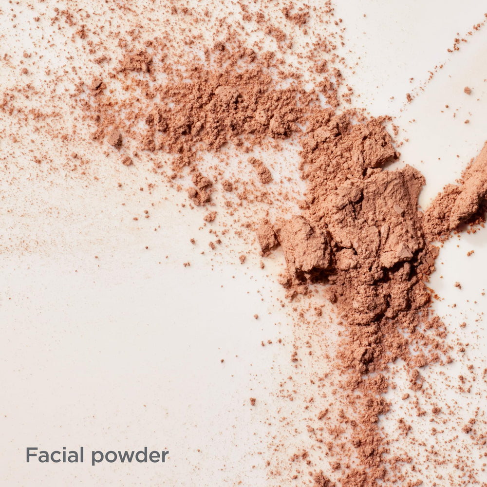 Transparent cover shown on ISDIN Mineral Brush Powder for hygienic use