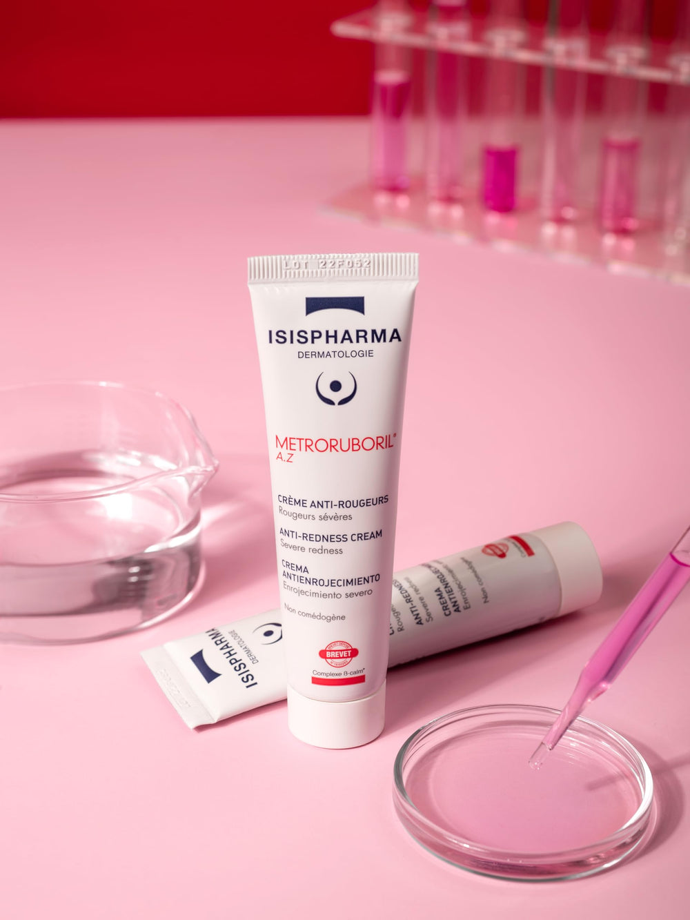 IsisPharma Metroruboril anti-redness cream tube ready for use