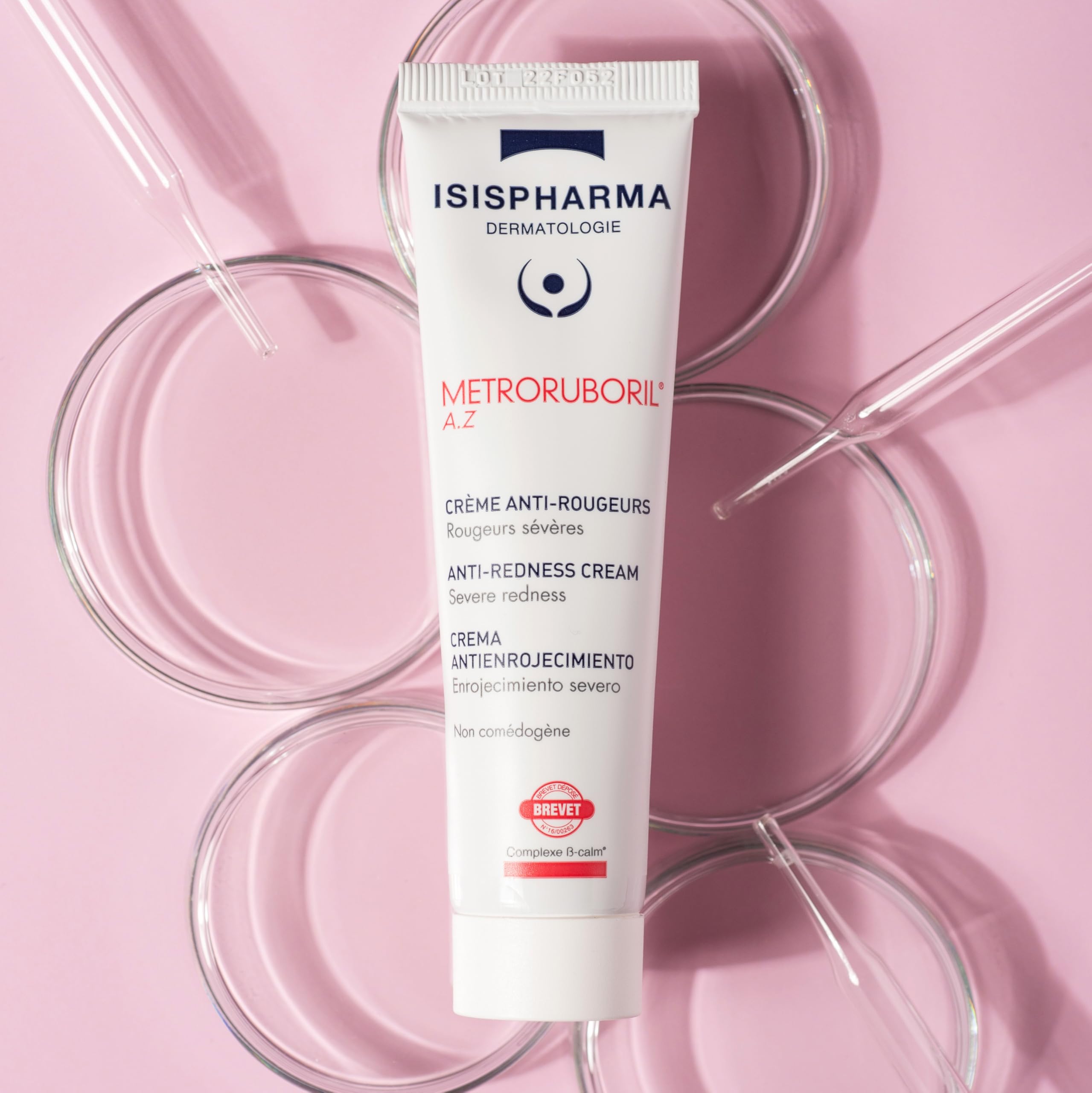 IsisPharma Metroruboril cream texture close-up with light absorption