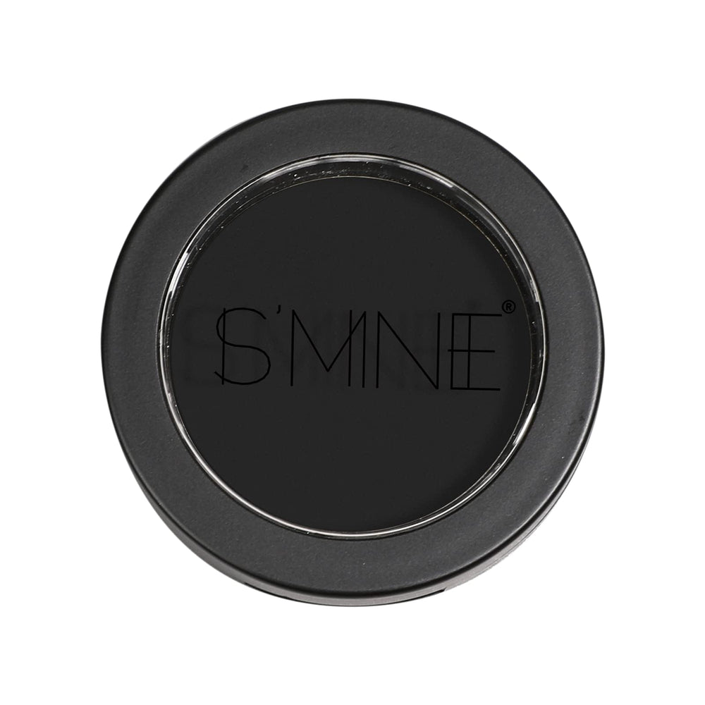 Texture detail of IS'MINE black matte shadow reveals a smooth, blendable formula.