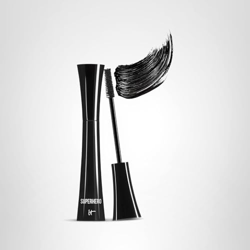 Ritual de belleza diario con IT Cosmetics Superhero Mascara para pestañas definidas.