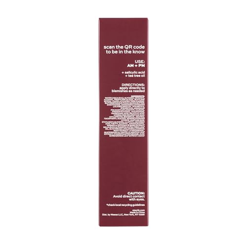 Aplicación puntual de ITK Skincare para el acné.