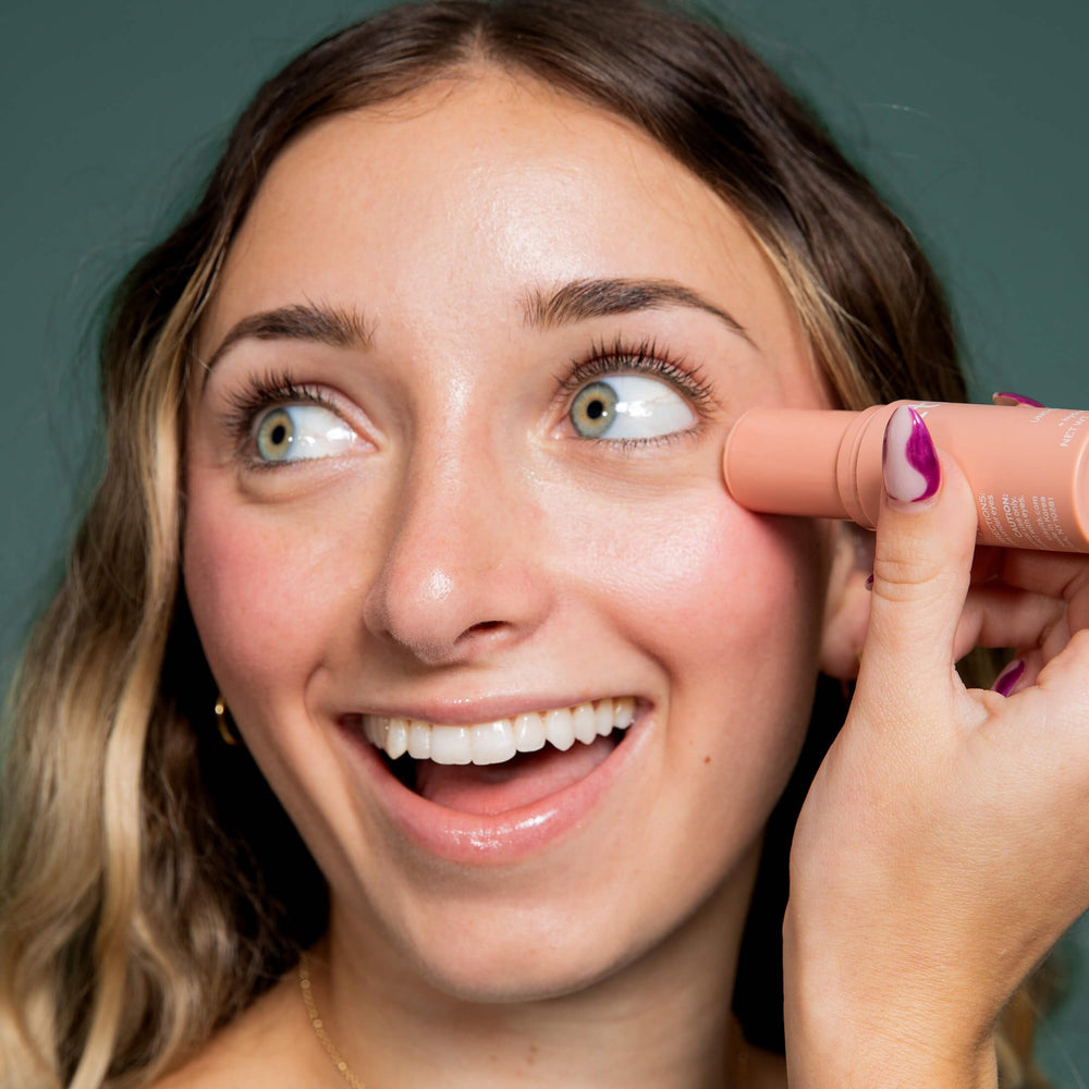 Fórmula natural de ITK Skincare sin fragancias artificiales para piel sensible.