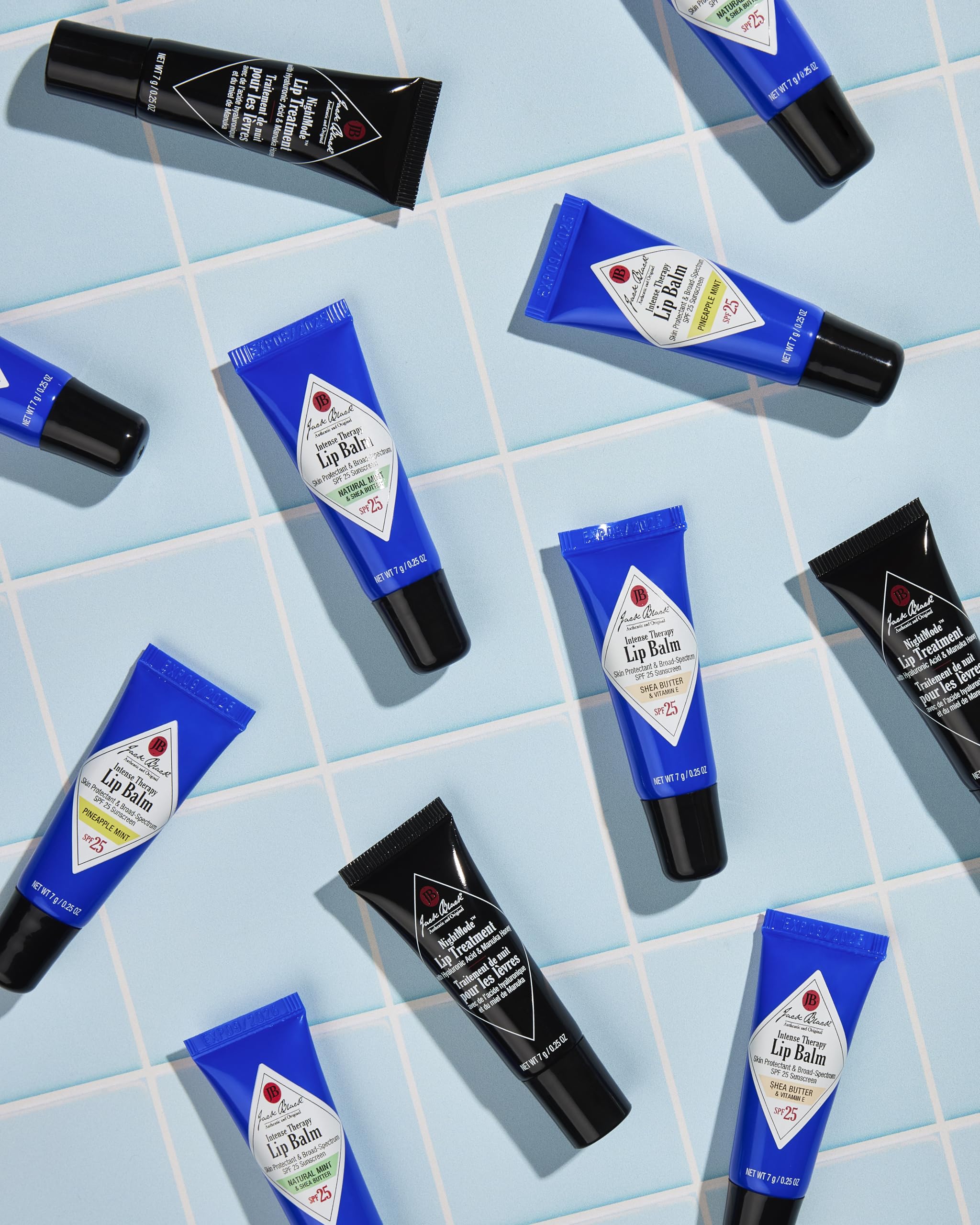 Uso diario del bálsamo labial SPF25 para piel sensible.