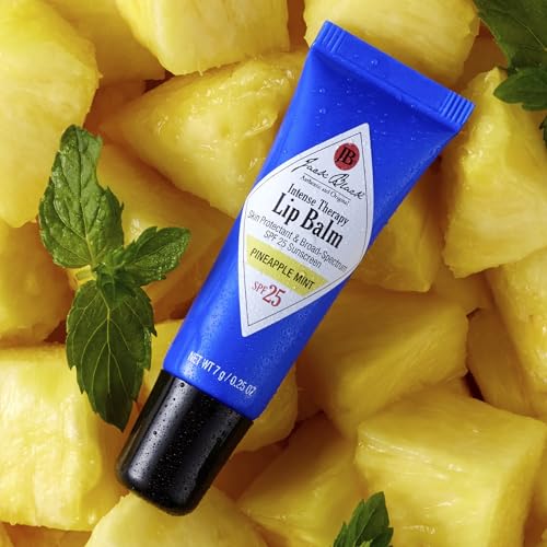 Aplicación de Jack Black SPF25 para labios hidratados