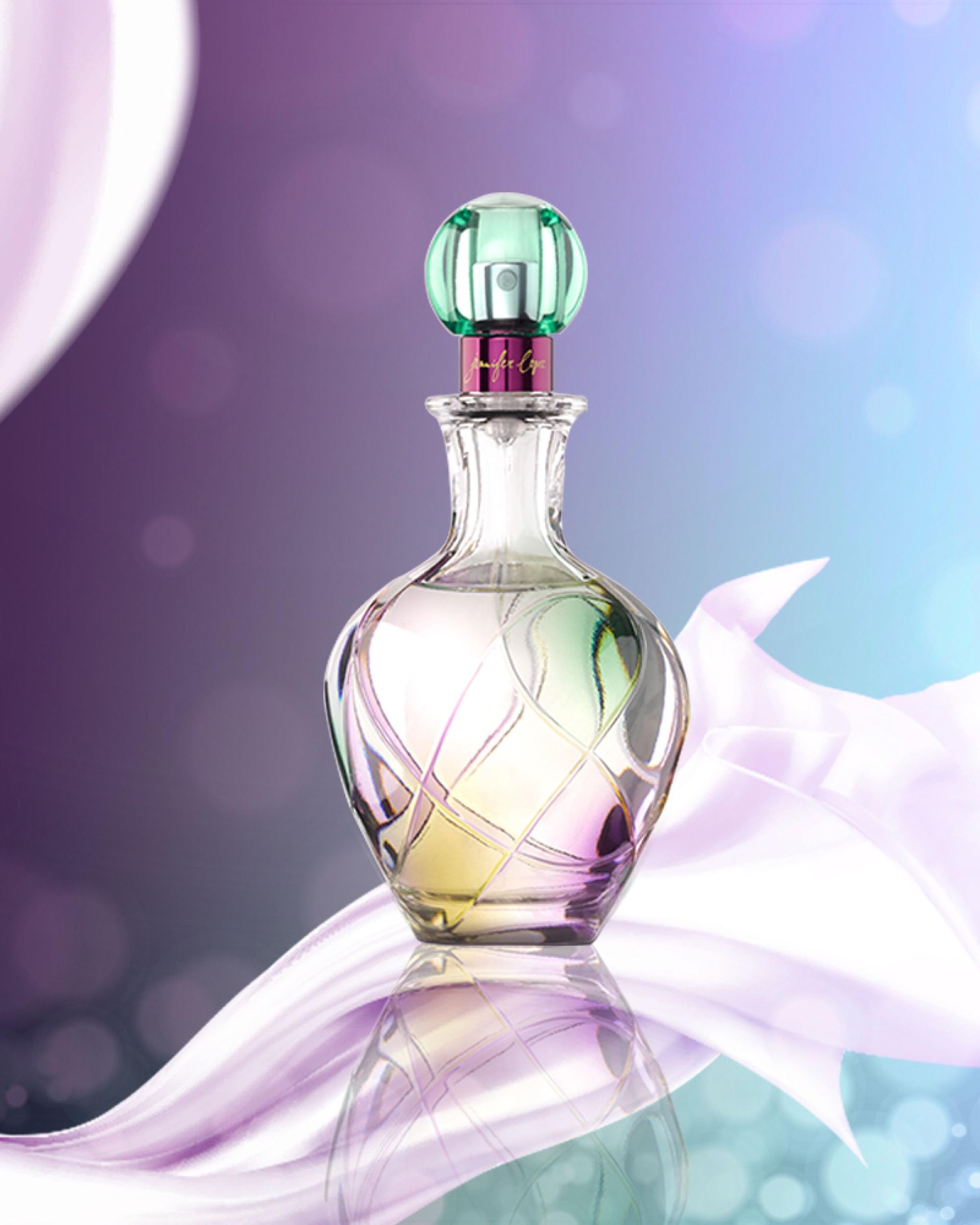 Jennifer Lopez Live spray action captures a soft mist ideal for daytime wear.