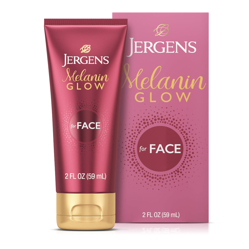 Jergens Melanin Glow crema luminadora en rostro para un resplandor interior.