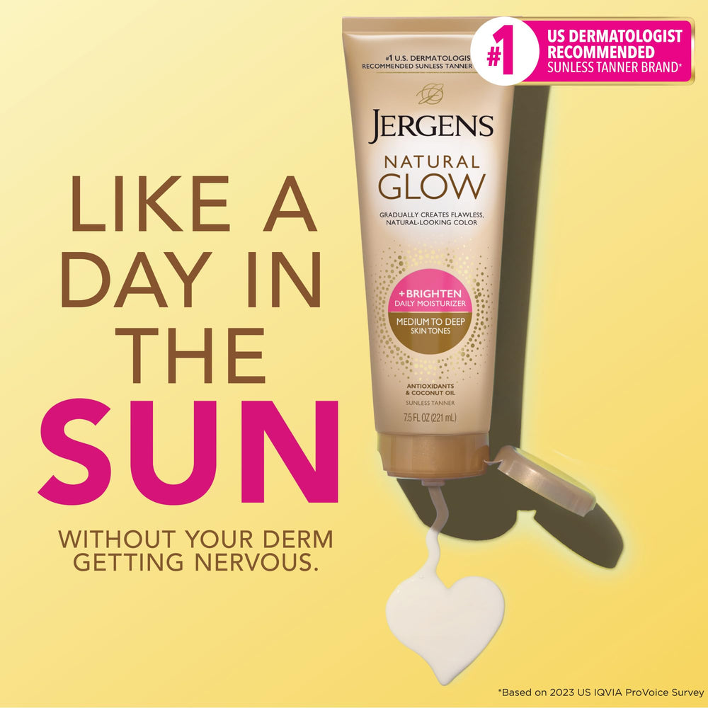 Jergens Natural Glow contiene aceite de coco y Vitamina E para piel nutrida.