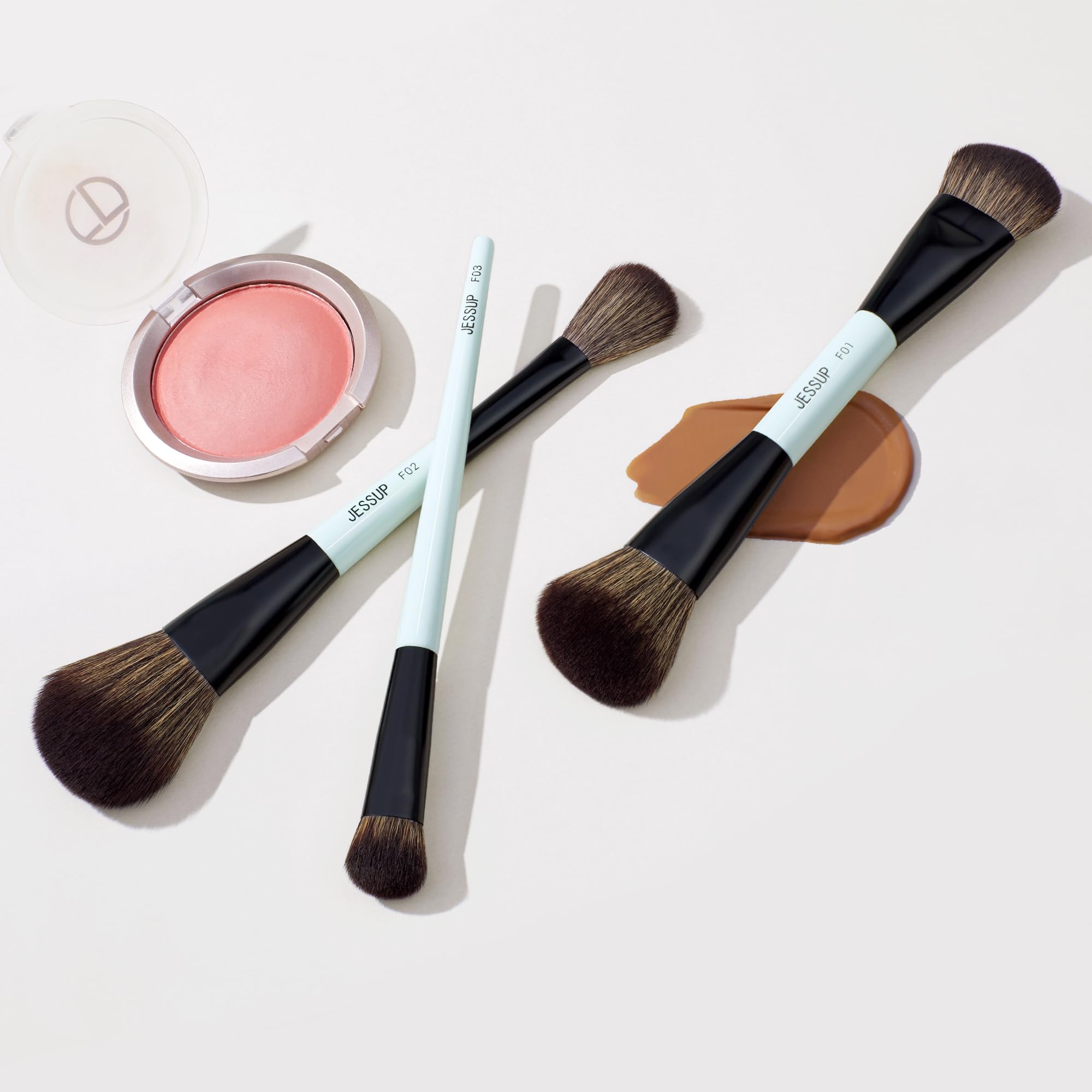 Jessup blue blush/highlight brush in action for even blending.