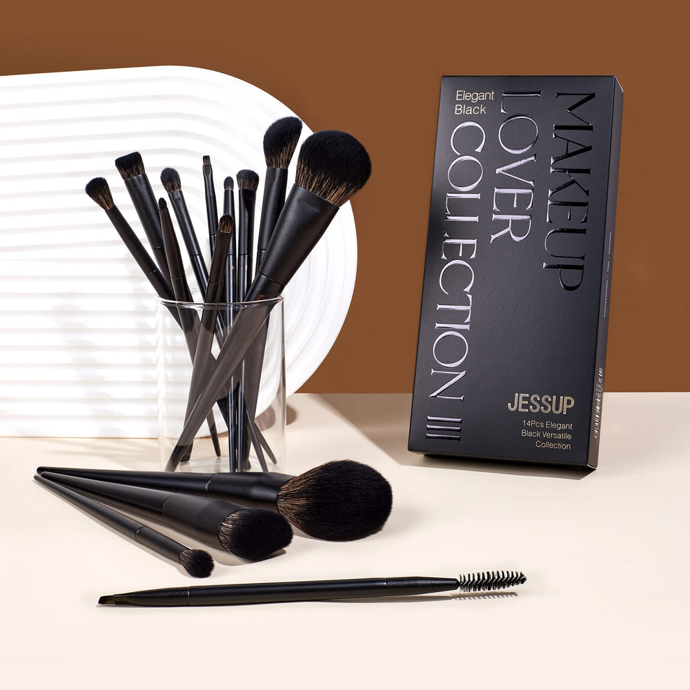 Jessup concealer brush flat-tipped precision for targeted coverage.