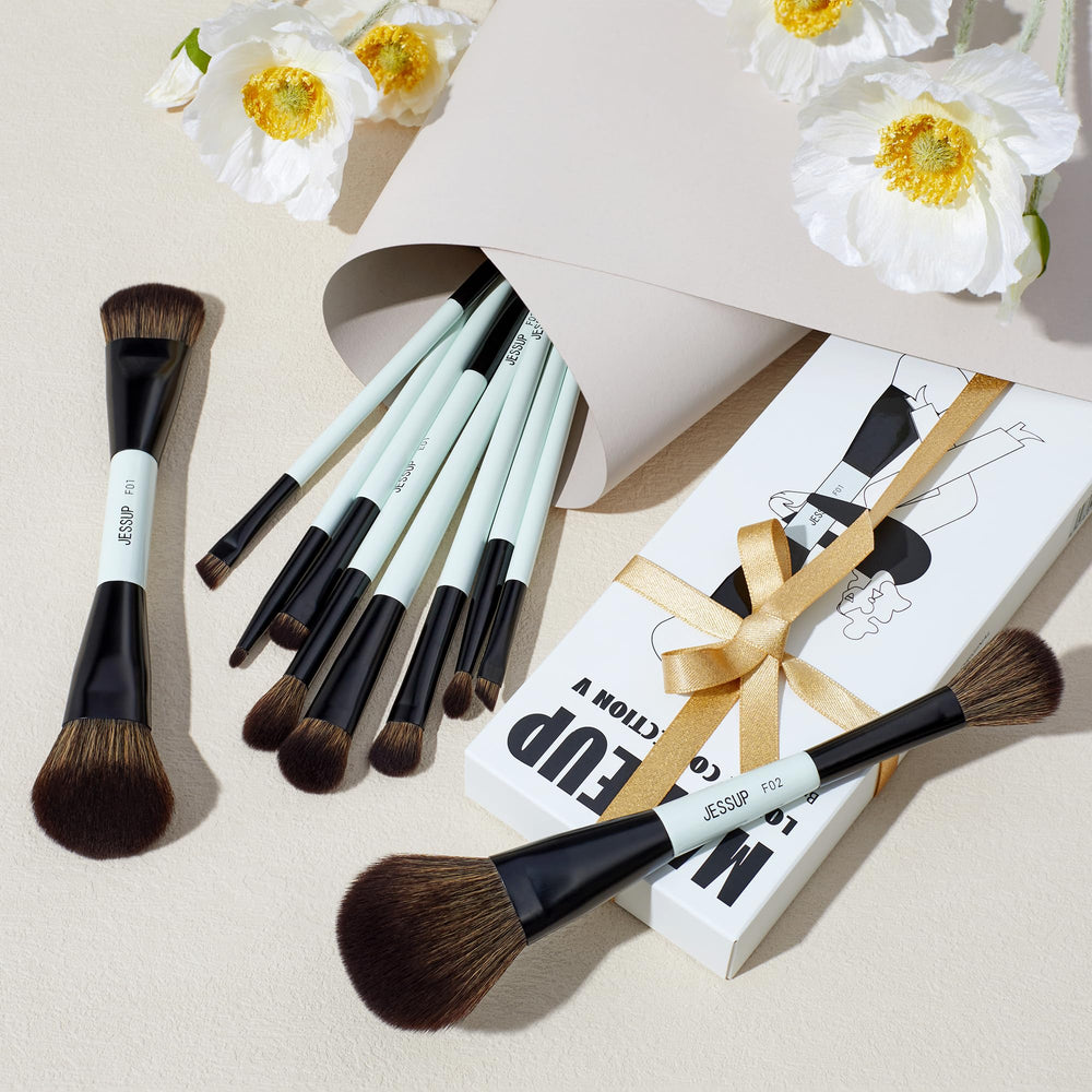 Jessup double-ended brow and eyeliner brush for defined brows and sharp lines.