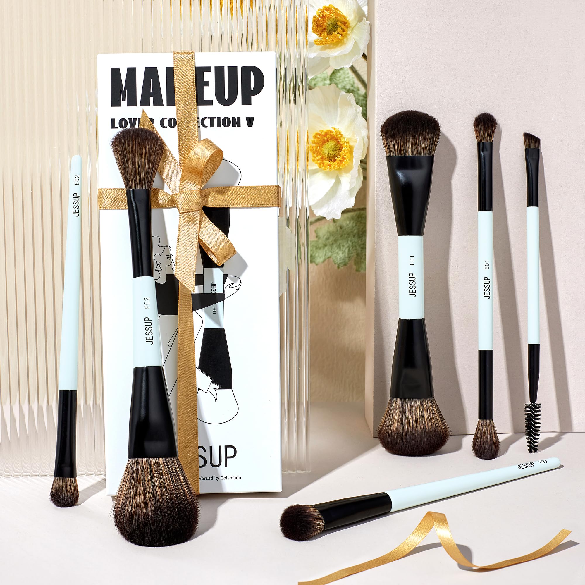 Jessup blending brush provides airy bristles for smooth transitions