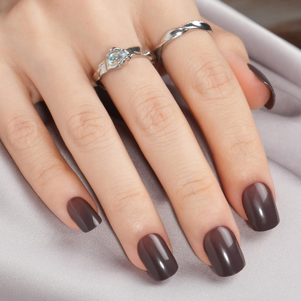 Conjunto de manicura en casa de Jofay Fashion con lima y pegamento.