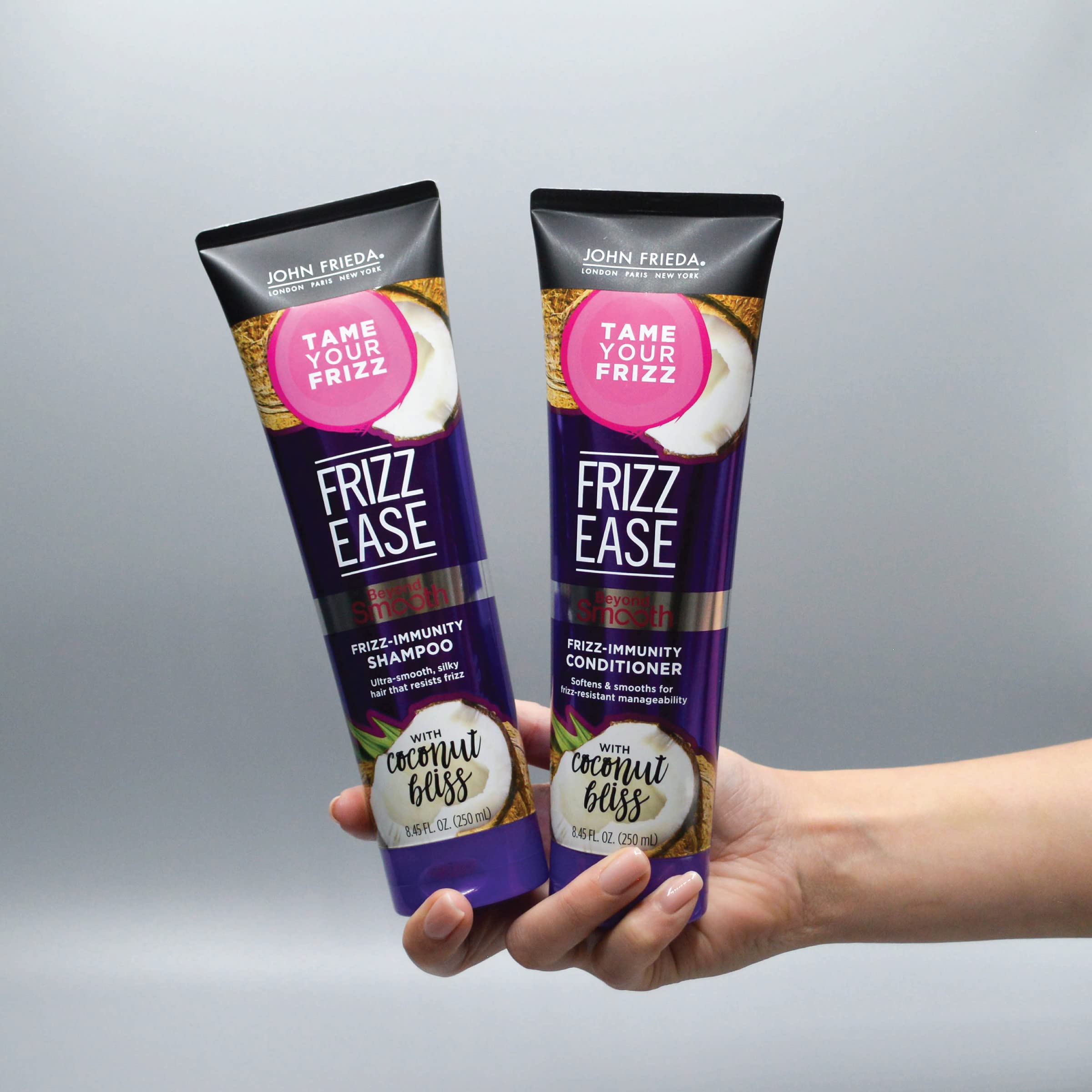 John Frieda Frizz Ease Beyond Smooth, bloqueo de humedad para menos encrespamiento.