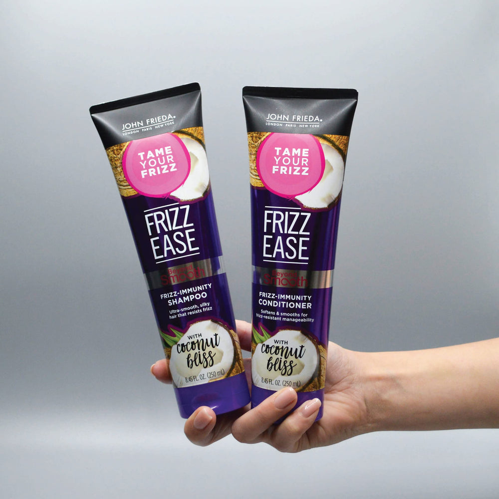 John Frieda Frizz Ease Beyond Smooth, bloqueo de humedad para menos encrespamiento.