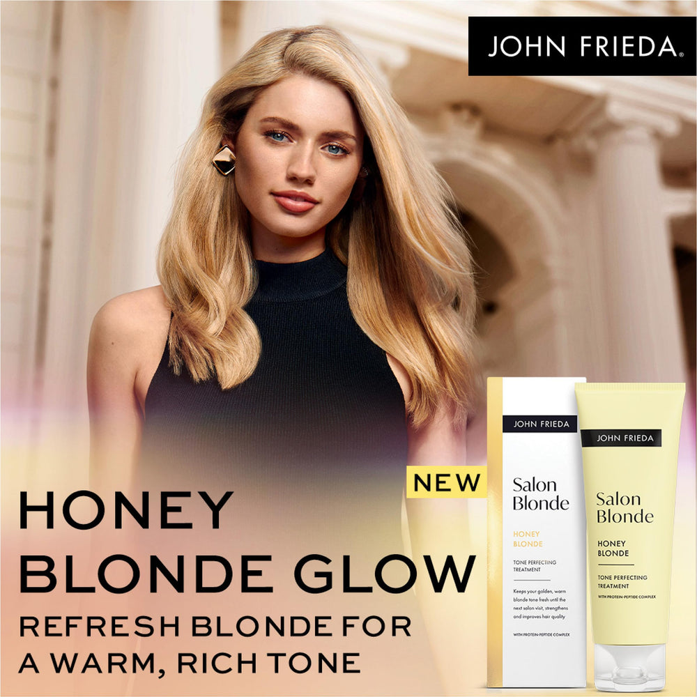 Aplicación del tonificador rubio en cabello húmedo con John Frieda