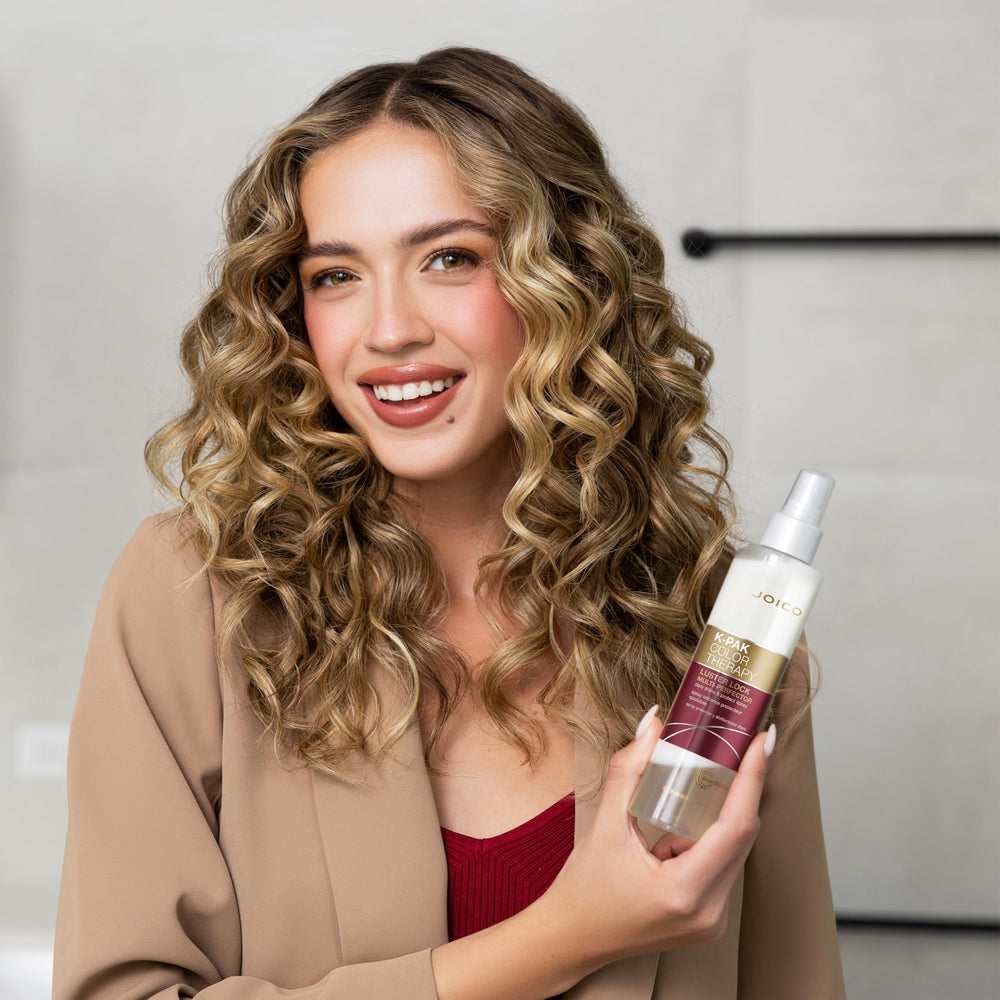 Joico K-PAK Color Therapy Spray, protección UV, mantiene el color frente al sol.