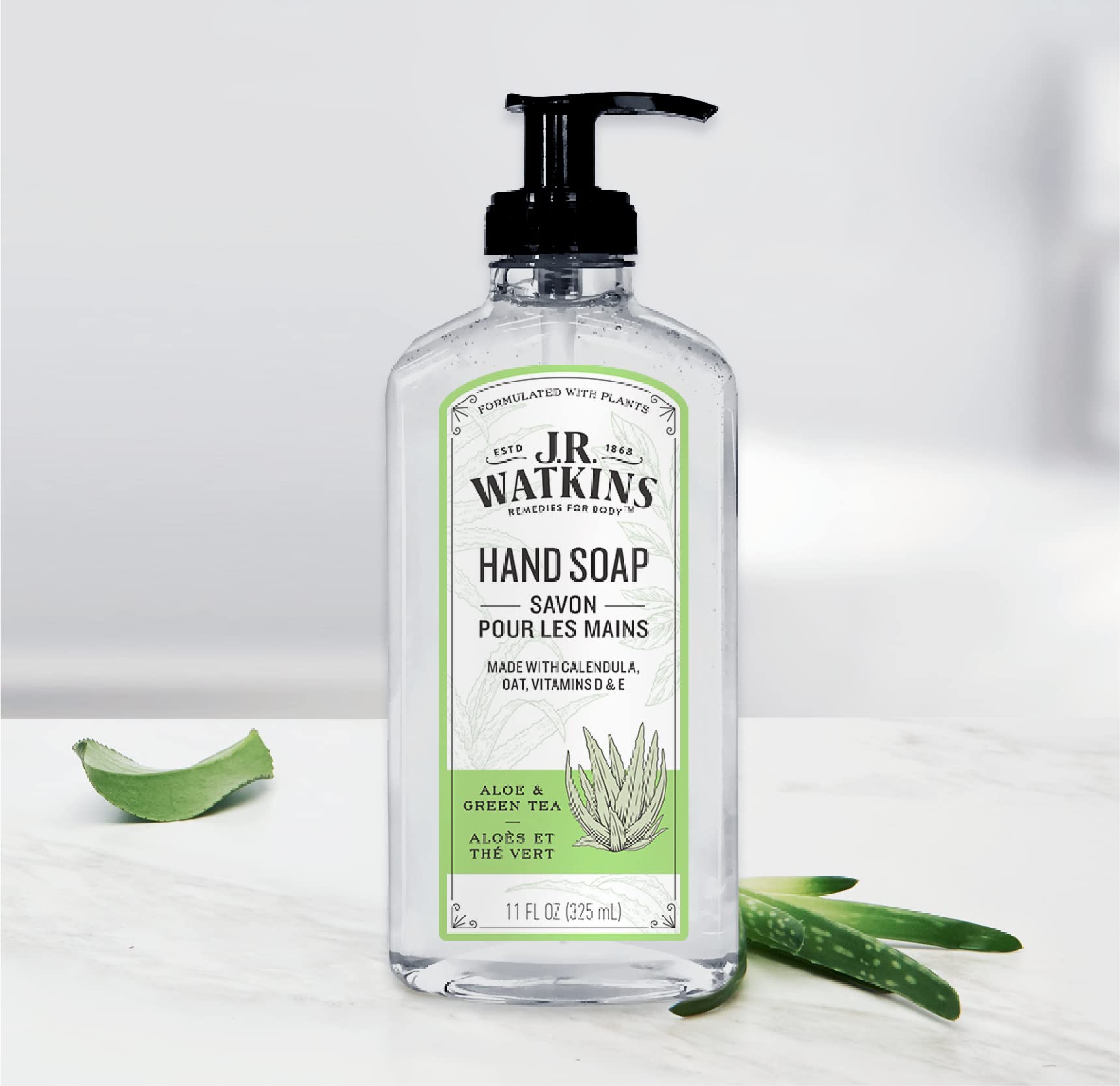 Gel de manos J.R. Watkins Aloe y Té Verde, envase ergonómico para uso cómodo.