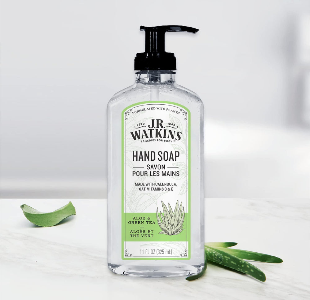 Gel de manos J.R. Watkins Aloe y Té Verde, envase ergonómico para uso cómodo.