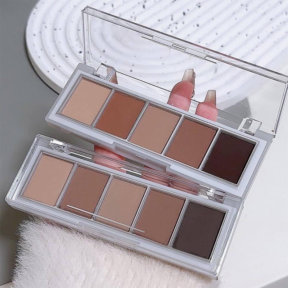 Aspecto natural con sombras JUAAZIN para realzar ojos marrones.