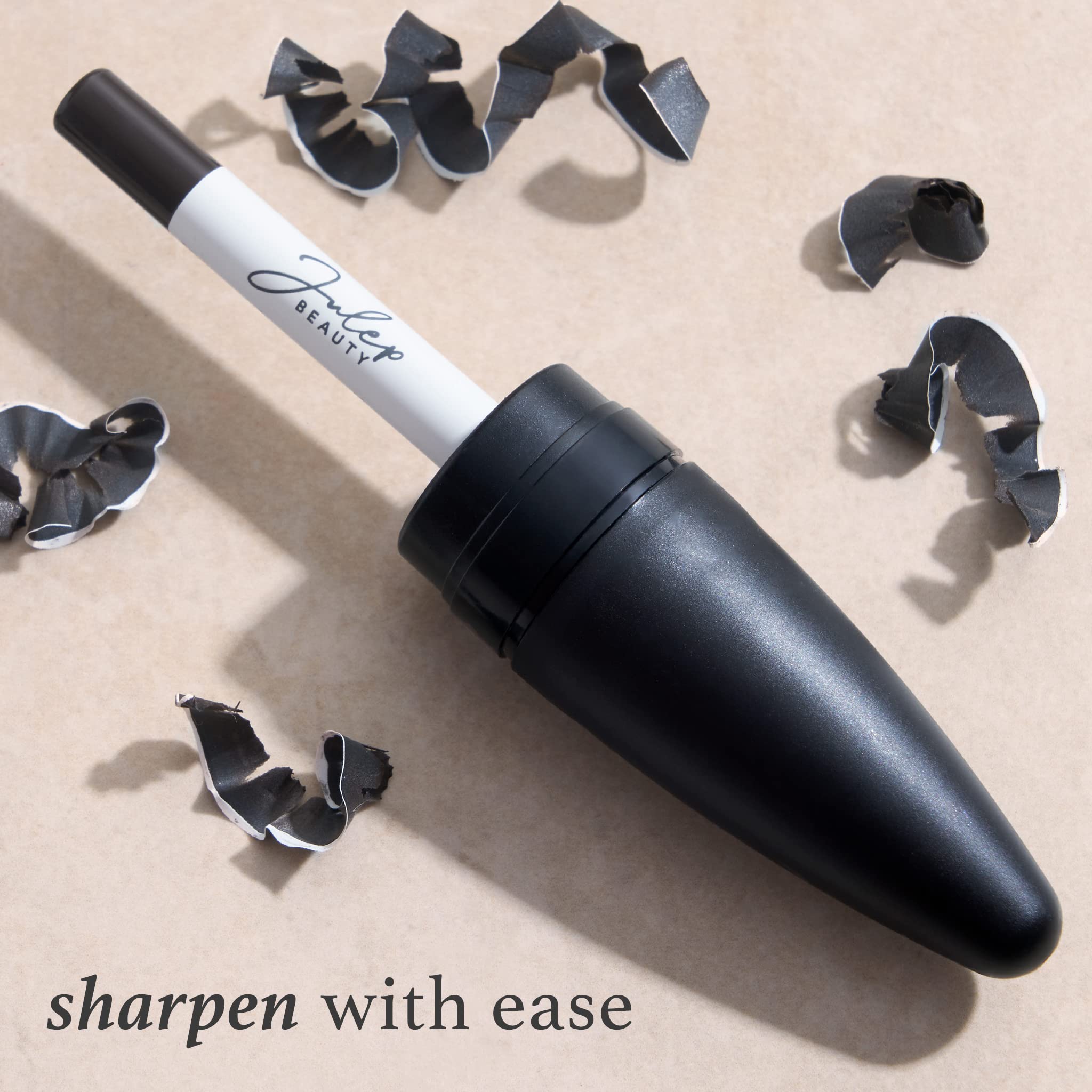 Acabados mate y brillo para looks versátiles.