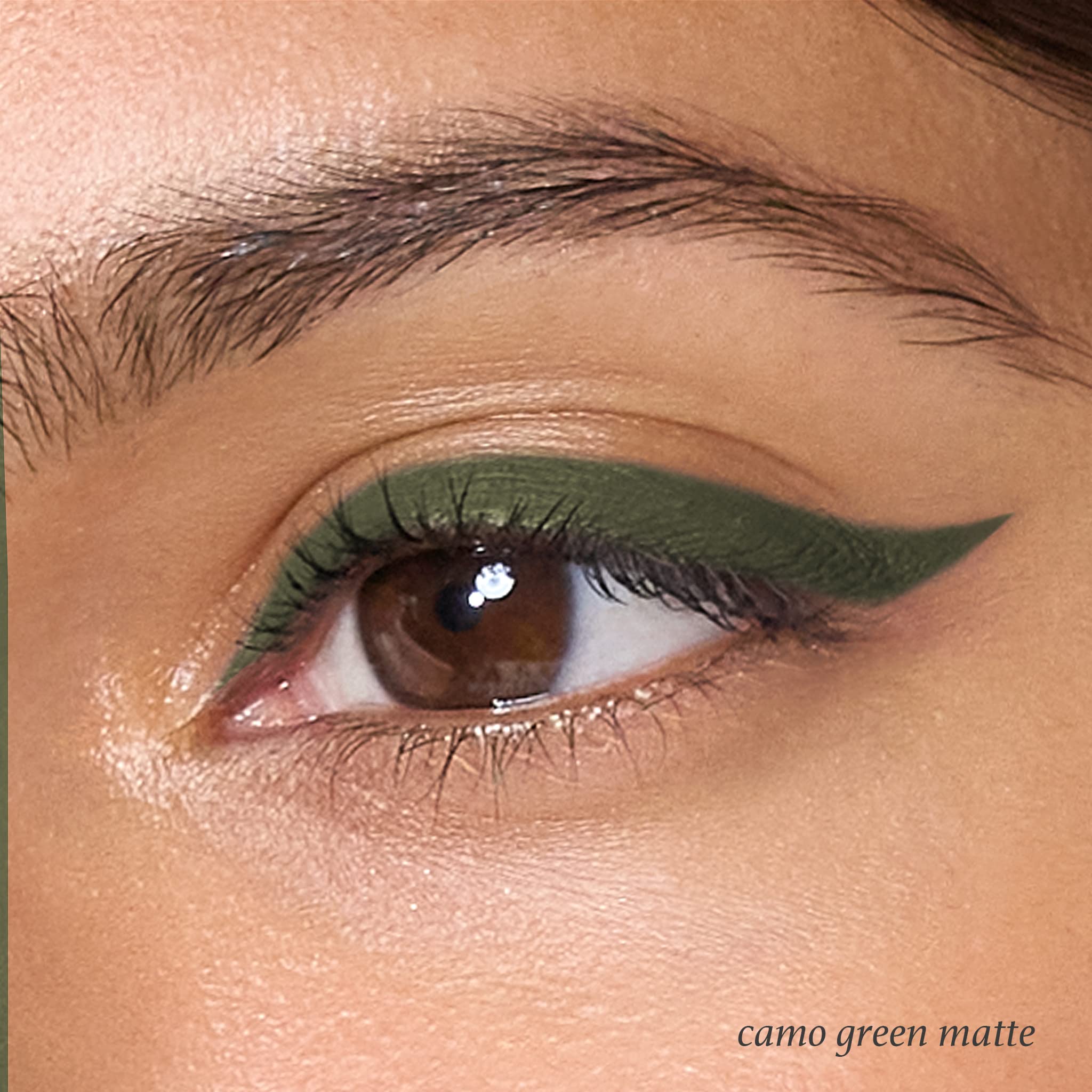 Color intenso que realza rasgos con Julep When Pencil Met Gel.
