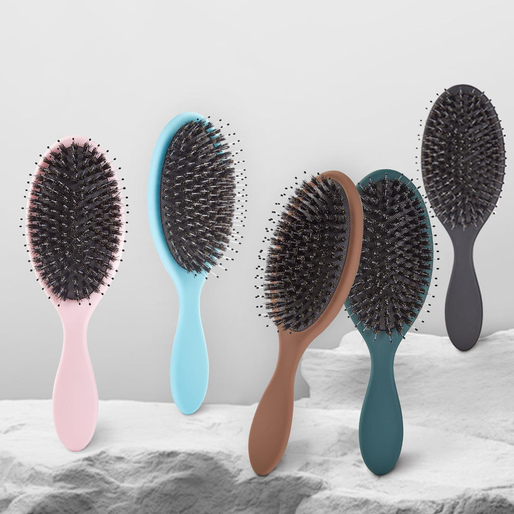Jurrissa ergonomic grip ensures comfortable daily grooming sessions.