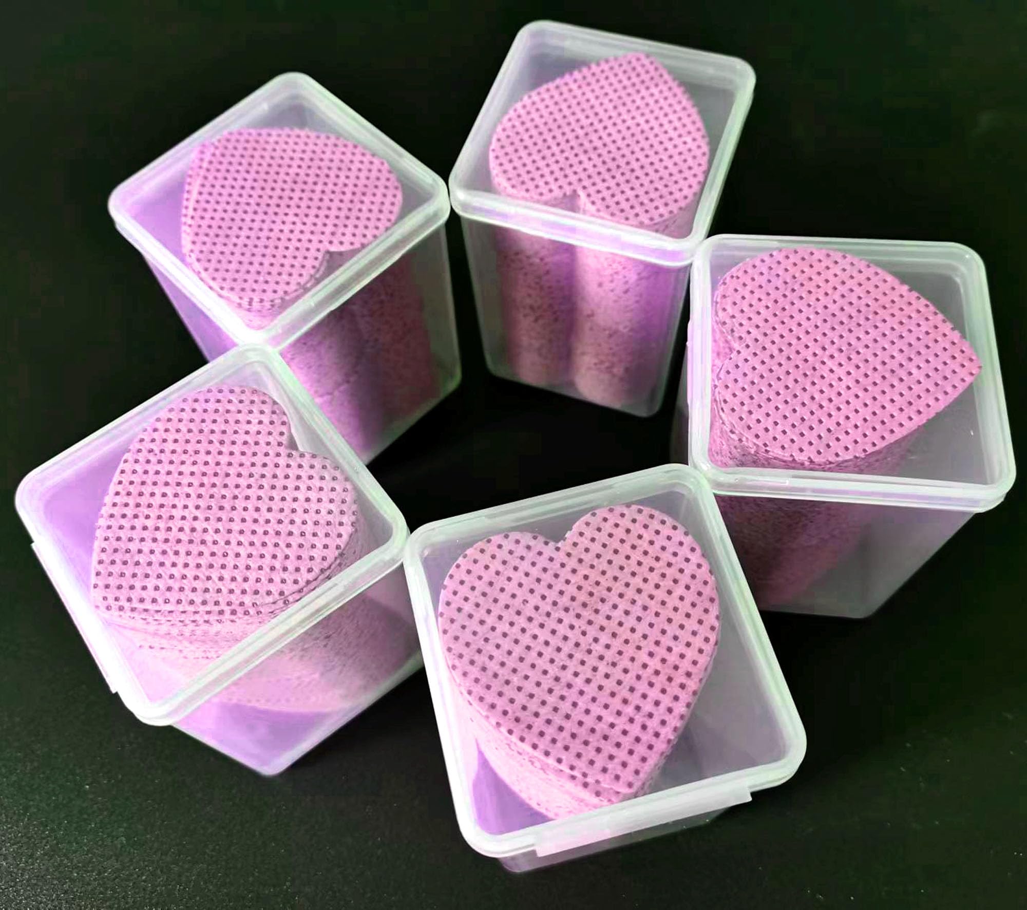 Jusbuya: diseño en corazón facilita identificación y uso cómodo.