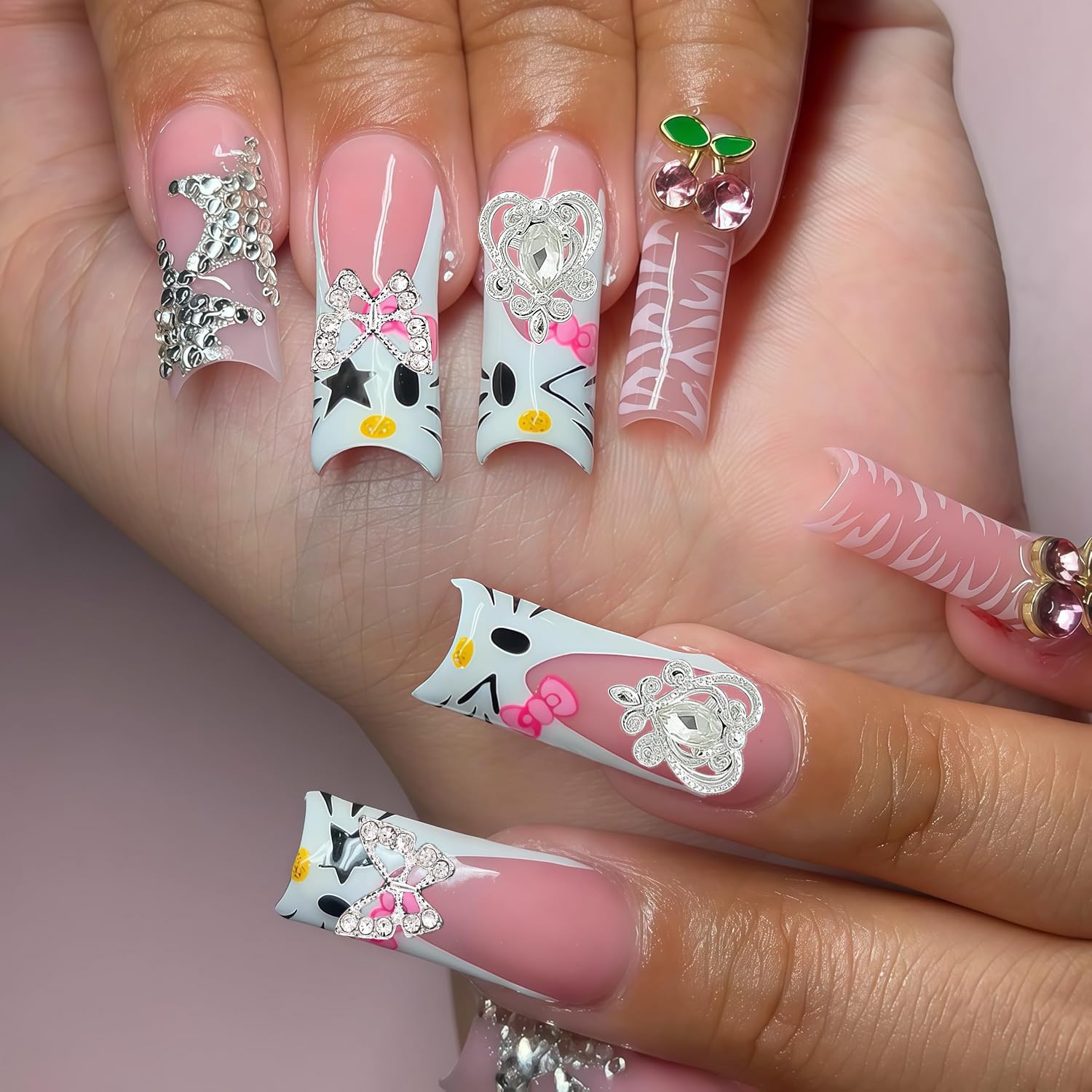 KACHIMOO star charm for sparkling nail details and personalized style.