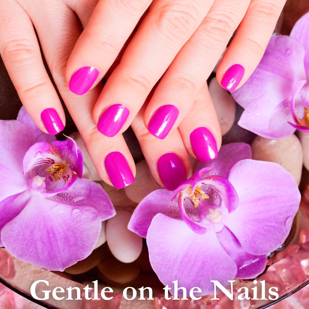 Aplicación en uñas con Karma Organic, manos hidratadas y cutículas suaves.