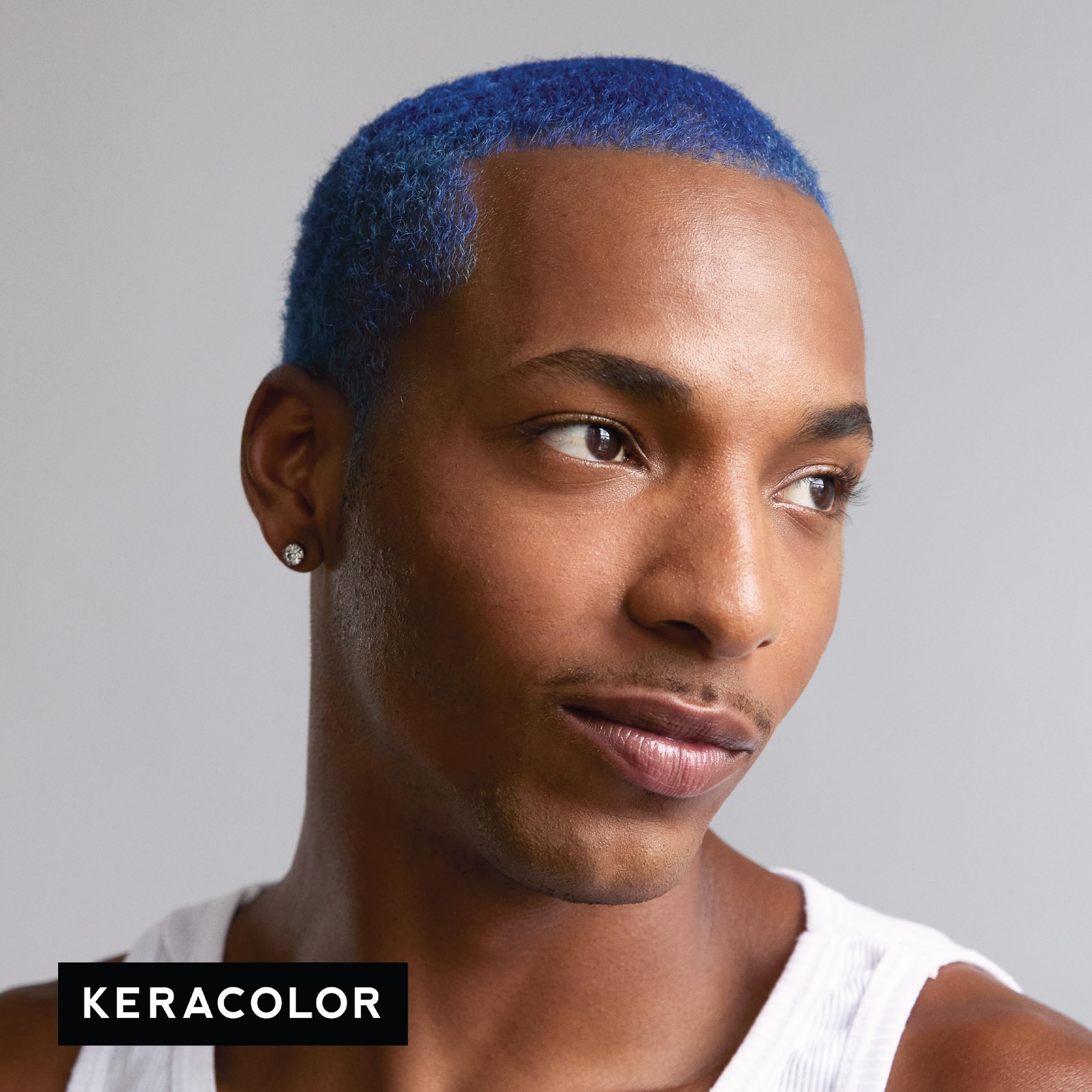 Application moment: Keracolor Clenditioner BLUE coloring a strand.