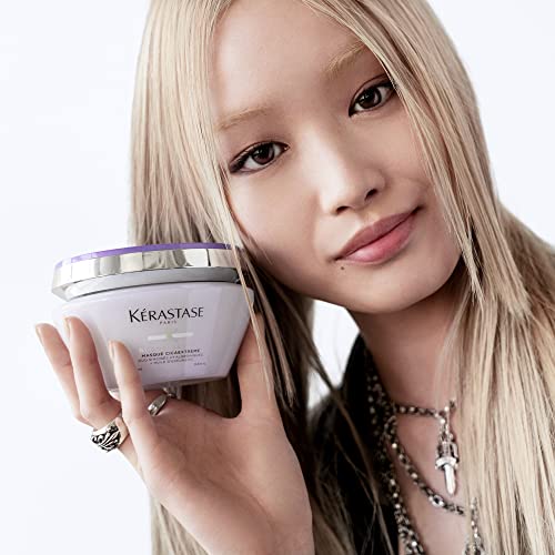 Kerastase Blond Absolu Cicaextreme protects fibers from oxidation.