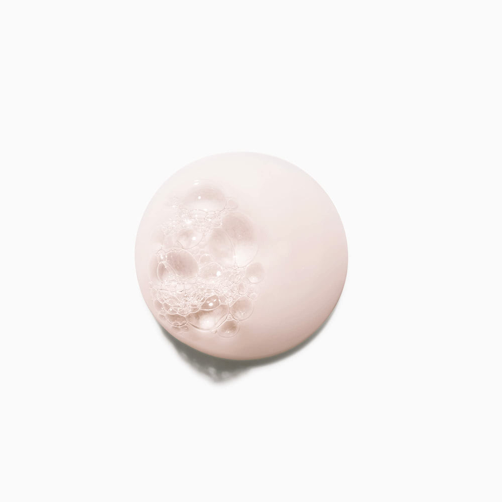 Hyaluronic acid highlight in KÉRASTASE Chroma Absolute formula